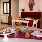 La Casa Del Moro